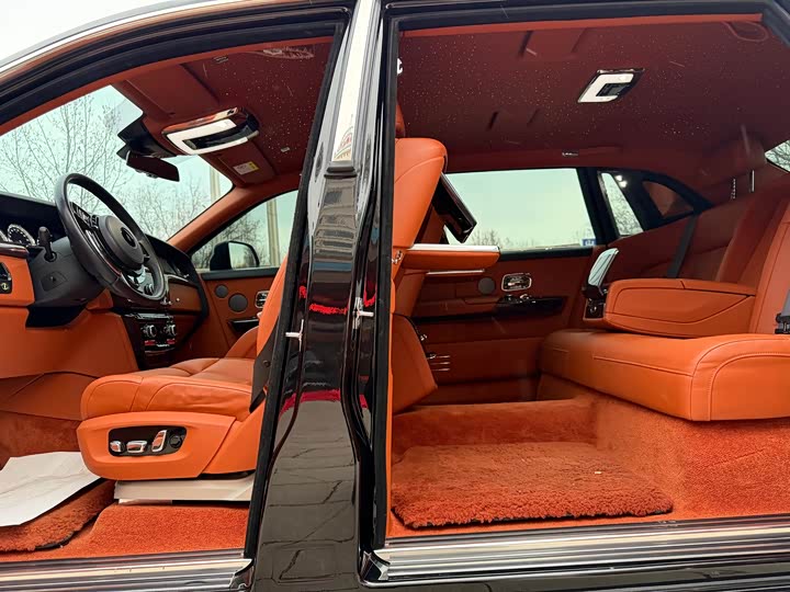 Photo 5 - Rolls-Royce Phantom