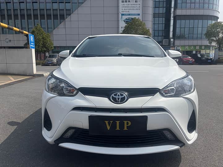 Фото 2 - Toyota Yaris L