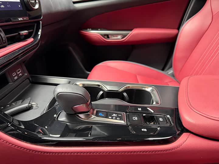 Фото 9 - Lexus NX