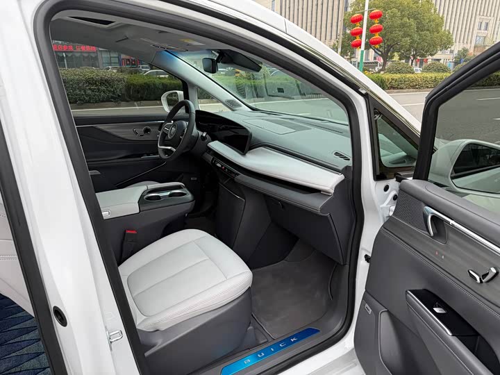 Фото 9 - Buick GL8 ES