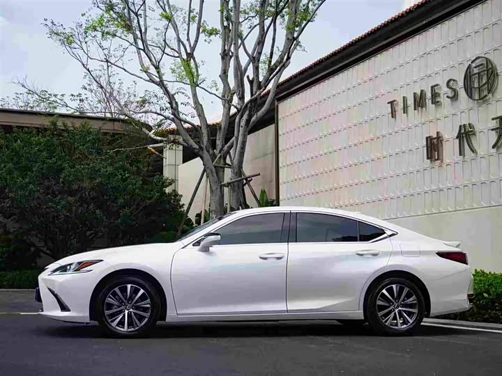 Фото 4 - Lexus ES