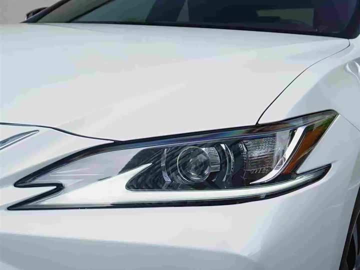 Фото 5 - Lexus ES