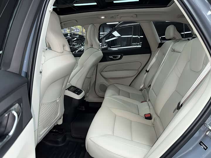 Фото 9 - Volvo XC60