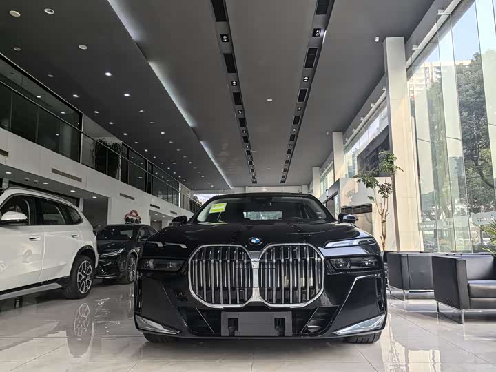 Фото 1 - BMW 7 Series