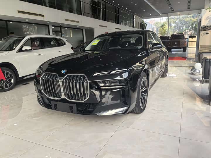 Фото 2 - BMW 7 Series