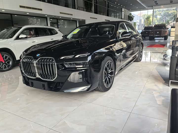 Фото 4 - BMW 7 Series