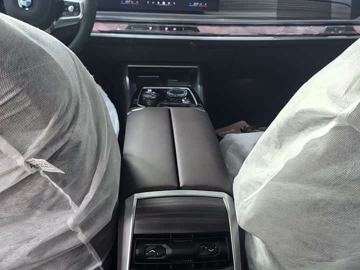 Фото 8 - BMW 7 Series