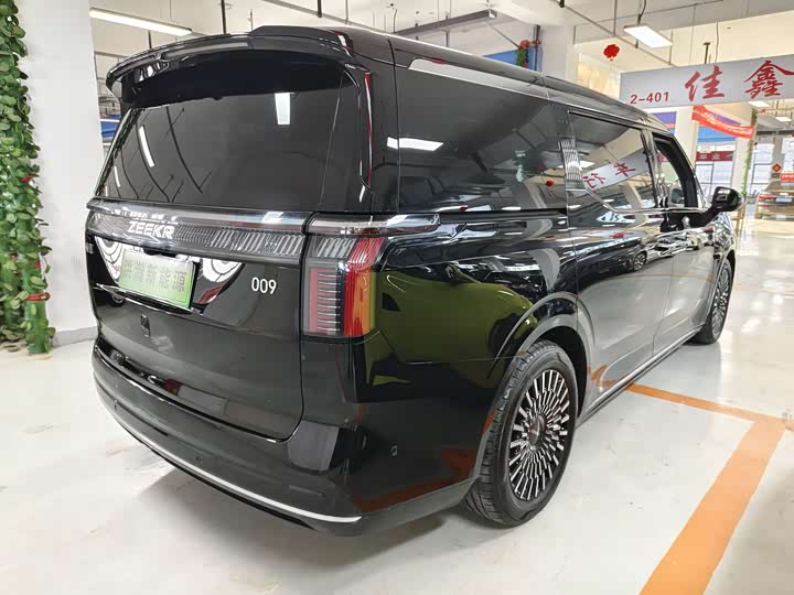 Фото 4 - Zeekr 009