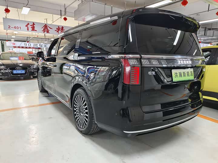 Фото 6 - Zeekr 009