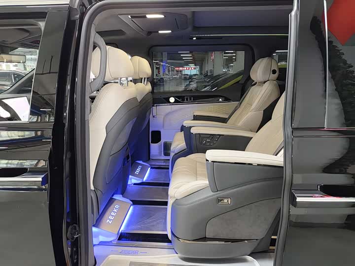 Фото 7 - Zeekr 009
