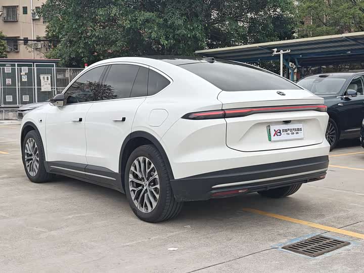 Фото 6 - Nio EC6