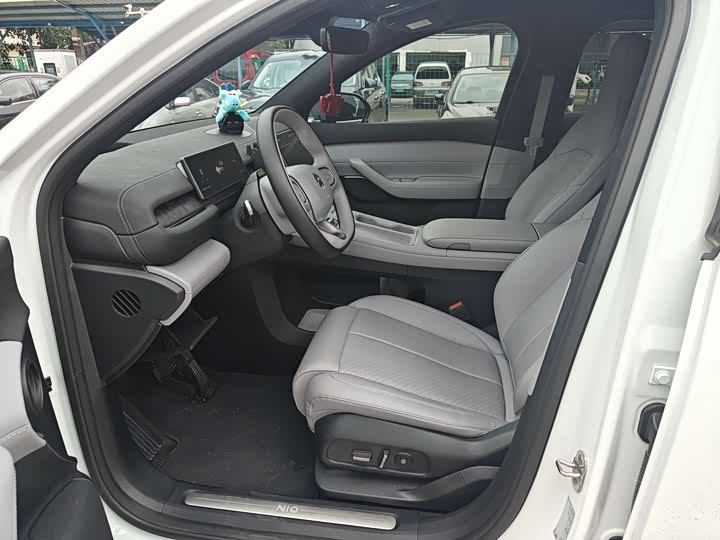 Фото 7 - Nio EC6