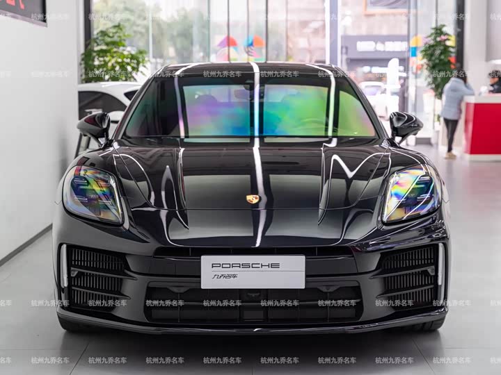 Фото 2 - Porsche Panamera