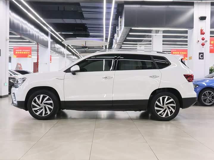 Photo 3 - Volkswagen Tharu EV