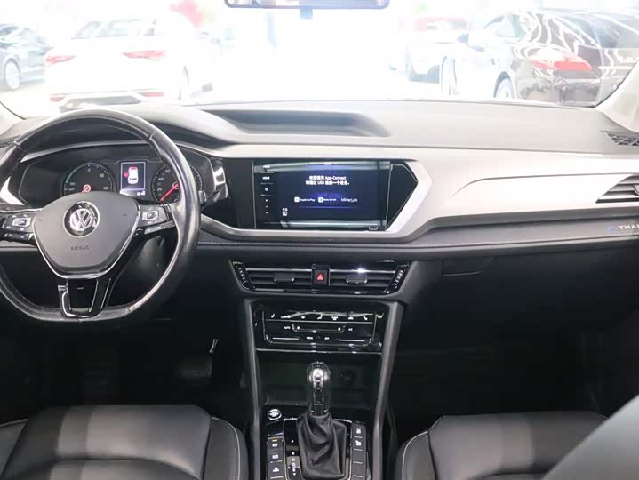 Photo 5 - Volkswagen Tharu EV