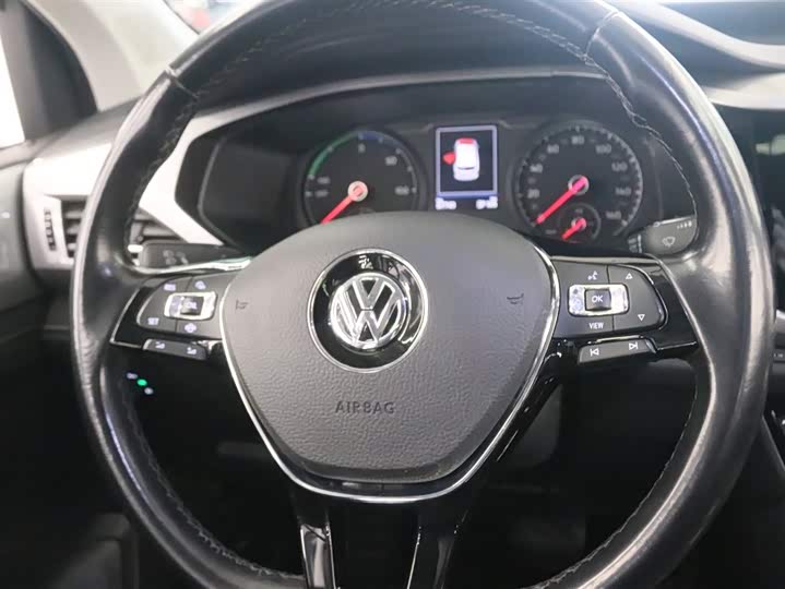 Photo 6 - Volkswagen Tharu EV