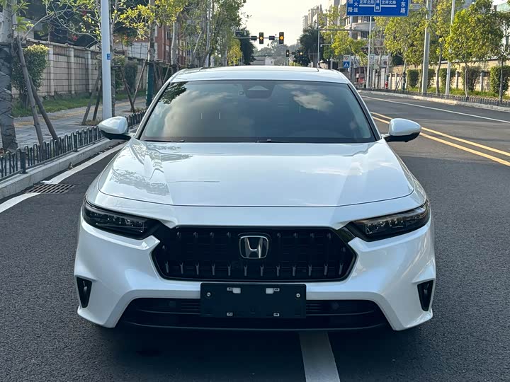 Фото 2 - Honda Inspire