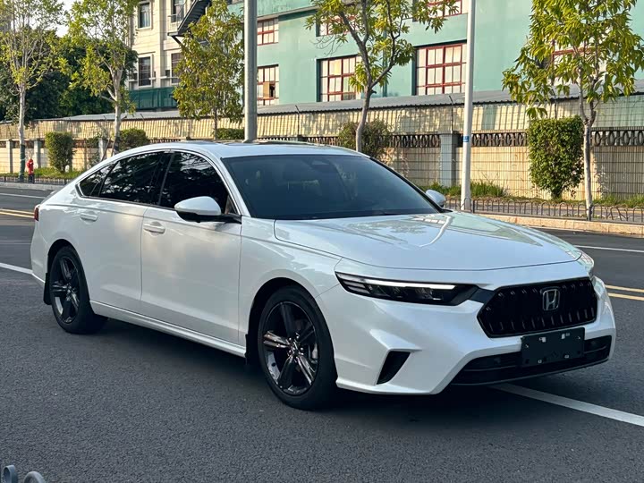 Фото 3 - Honda Inspire