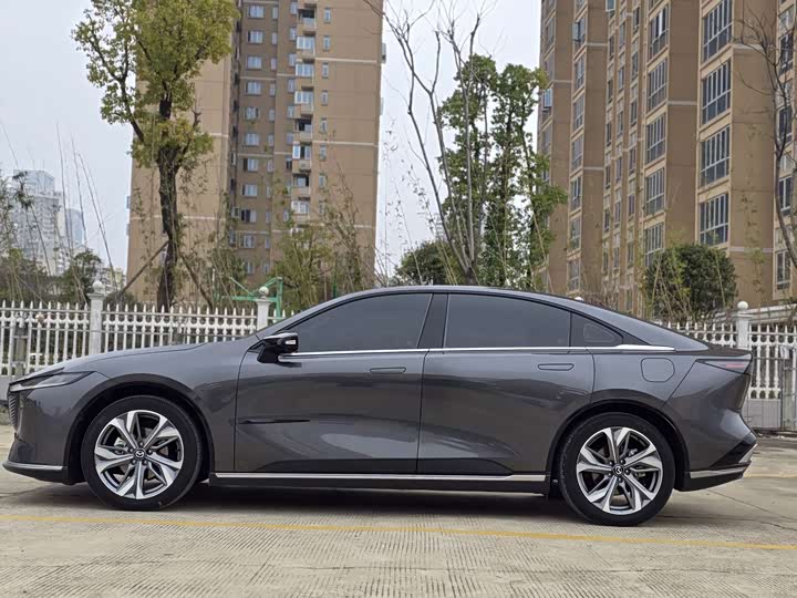 Фото 4 - Mazda EZ-6