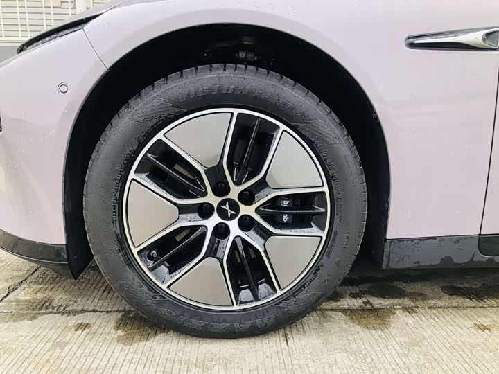 Фото 9 - XPeng P7