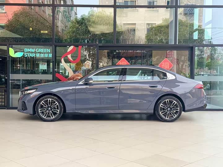 Фото 3 - BMW 5 Series