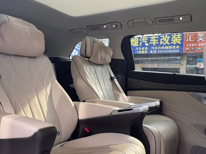 Фото 9 - Denza D9