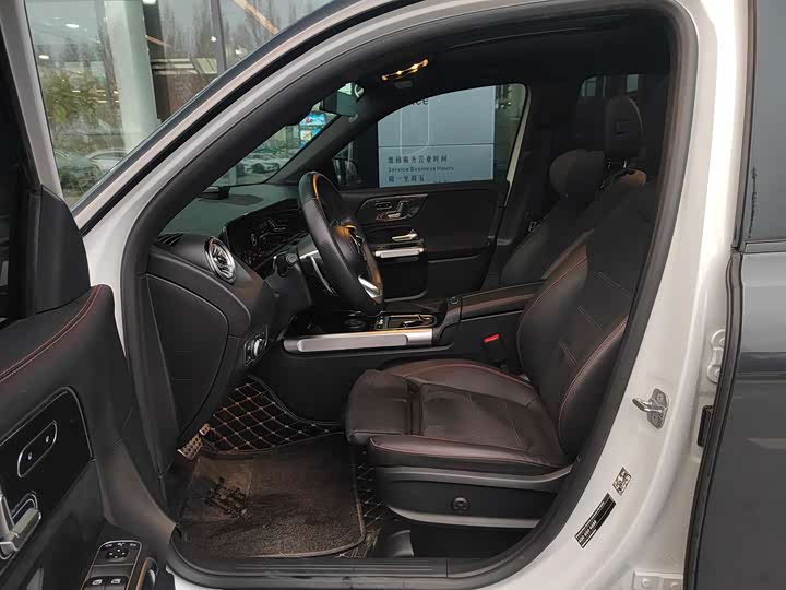 Фото 6 - Mercedes-Benz GLB-Class AMG