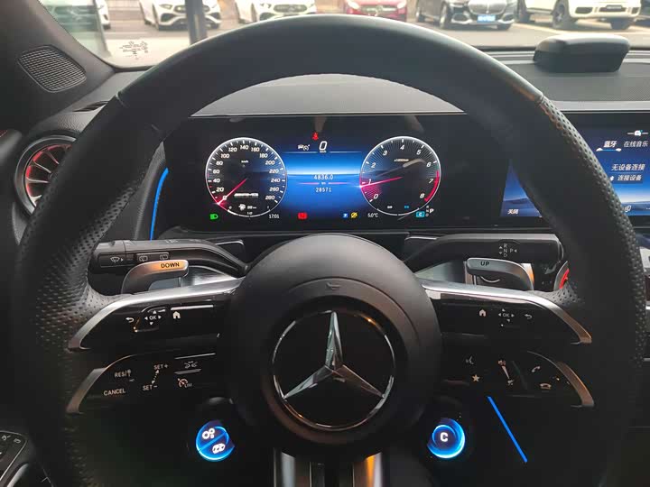 Фото 8 - Mercedes-Benz GLB-Class AMG