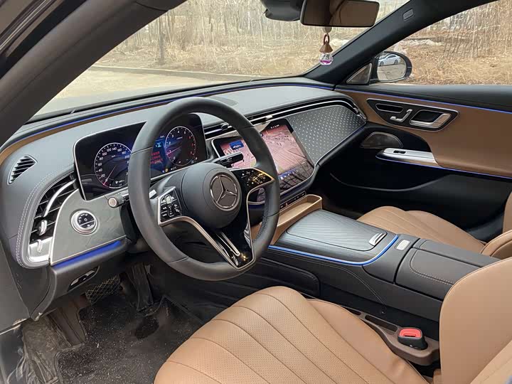 Photo 4 - Mercedes-Benz E-Class