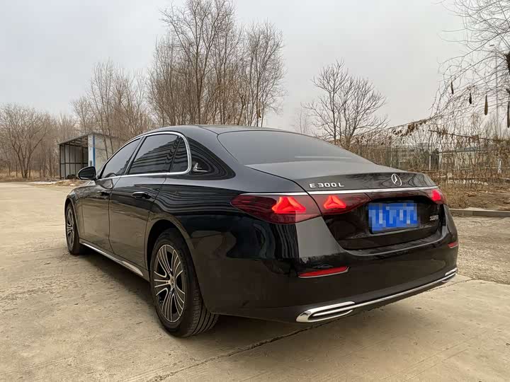 Photo 8 - Mercedes-Benz E-Class