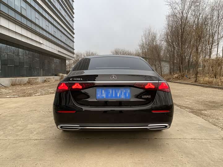 Photo 9 - Mercedes-Benz E-Class