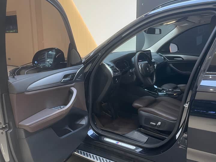 Фото 8 - BMW iX3