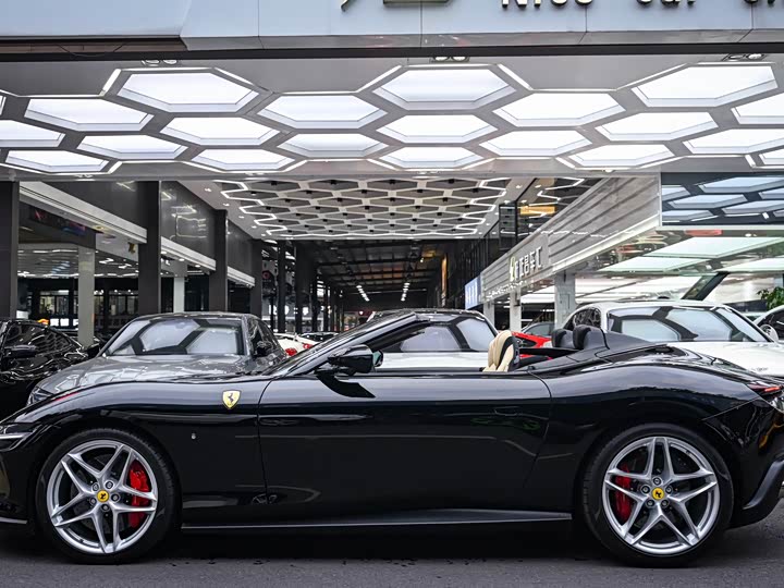 Фото 2 - Ferrari Roma