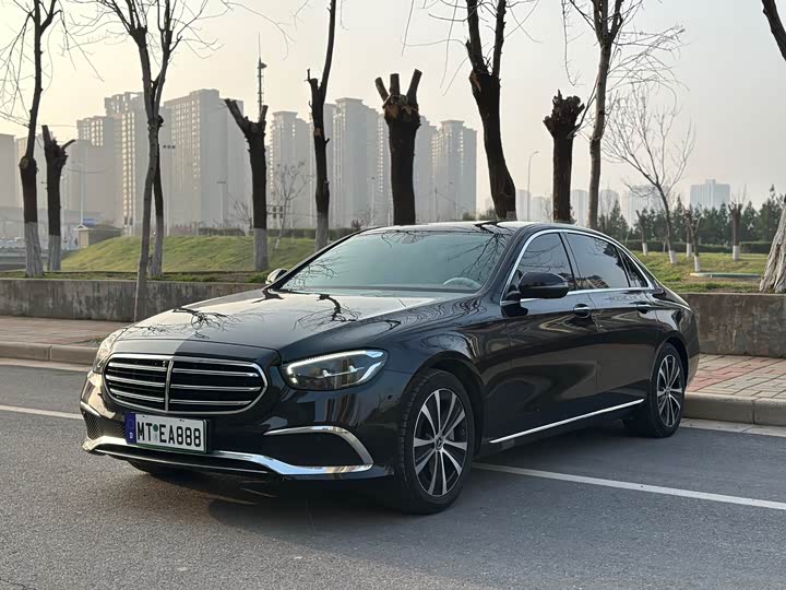 Фото 1 - Mercedes-Benz E-Class Hybrid