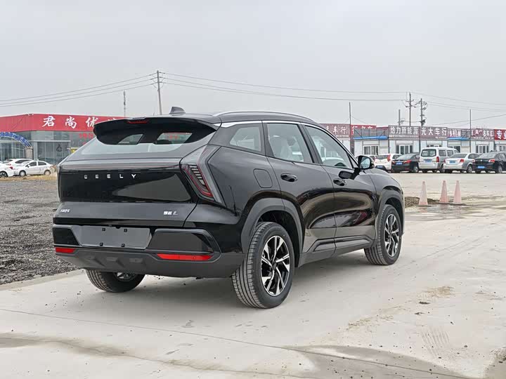 Photo 7 - Geely Atlas L