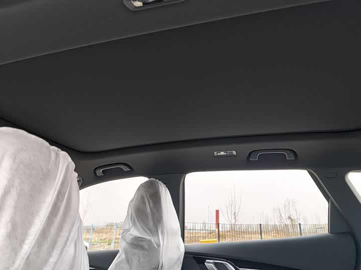 Photo 9 - Geely Atlas L