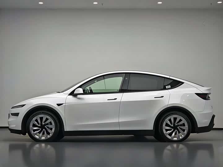 Photo 8 - Tesla Model Y