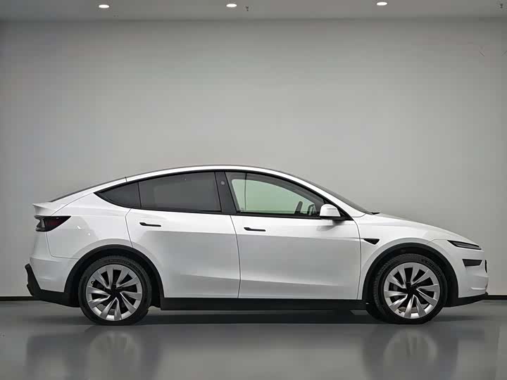 Photo 9 - Tesla Model Y