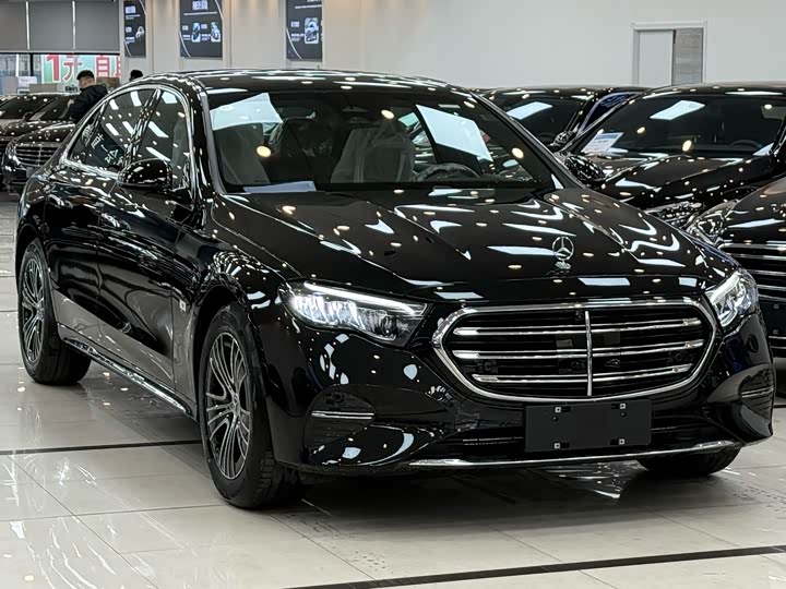 Фото 3 - Mercedes-Benz E-Class