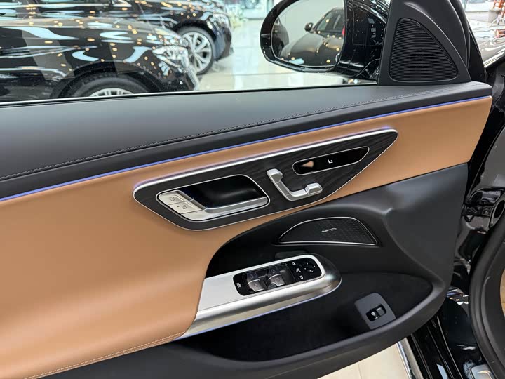 Фото 7 - Mercedes-Benz E-Class