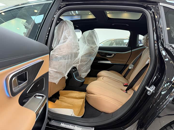 Фото 9 - Mercedes-Benz E-Class