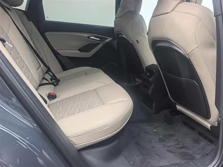 Фото 7 - Audi Q6L e-tron