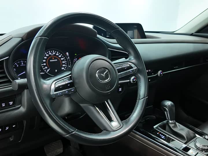 Фото 7 - Mazda CX-30