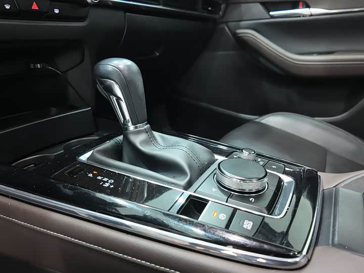 Фото 9 - Mazda CX-30