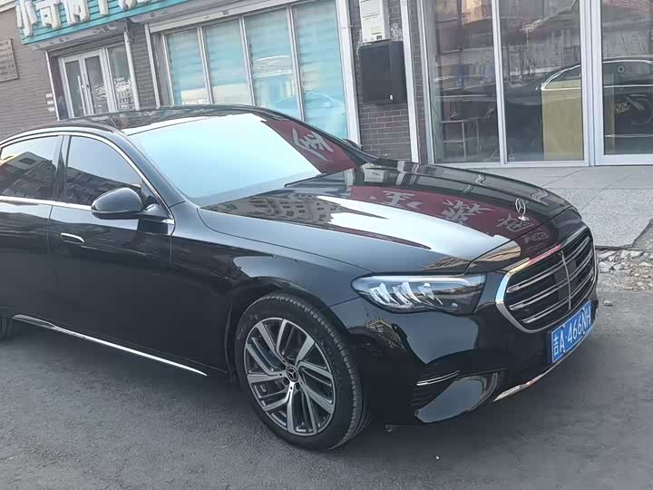 Фото 1 - Mercedes-Benz E-Class