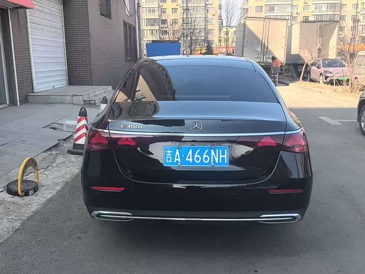 Фото 2 - Mercedes-Benz E-Class