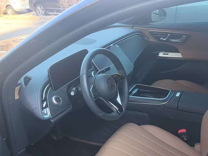 Фото 4 - Mercedes-Benz E-Class