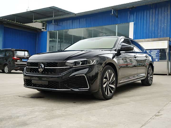 Фото 1 - Volkswagen Passat