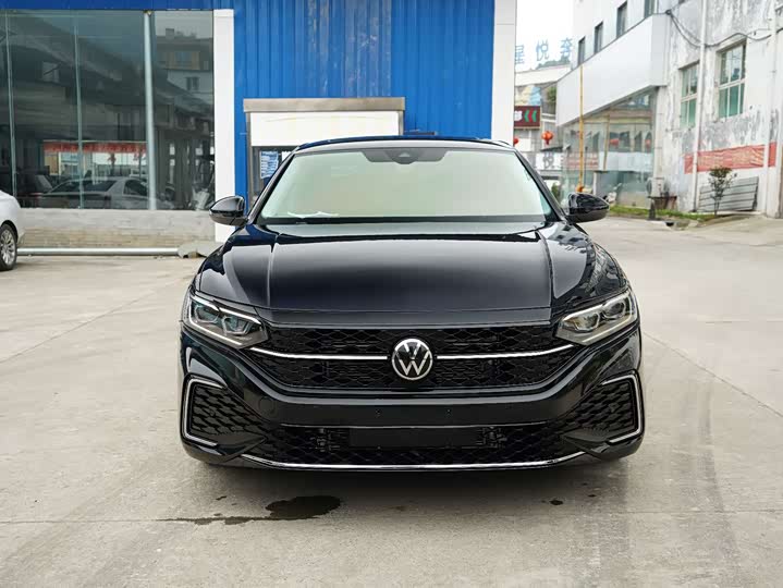 Фото 2 - Volkswagen Passat