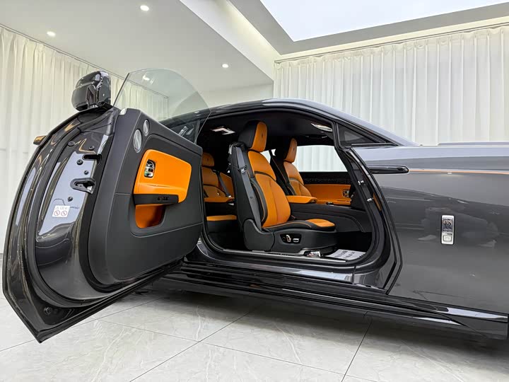 Photo 3 - Rolls-Royce Spectre